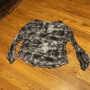 Calvin Klein long sleeve shirt with fun snap up detail on the arms. Size XXL